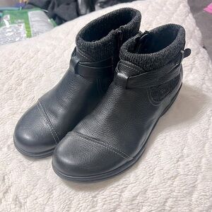 Clark’s booties leather 7M